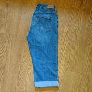 Women's Levi Capris denim size 8